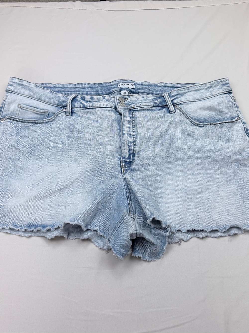 Ava & Viv Light Wash Frayed Hem Denim Shorts